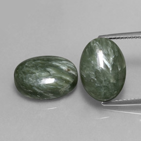 天然绿色绿泥石，椭圆形切割，14.1×10.1毫米，不透明