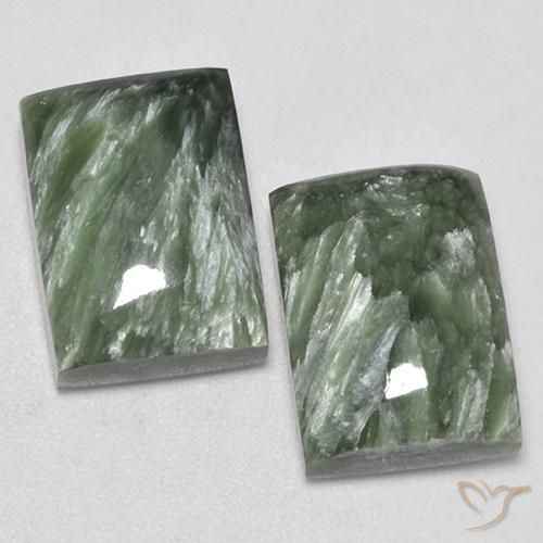 15.16克拉天然绿龙晶，狭长方形，不透明