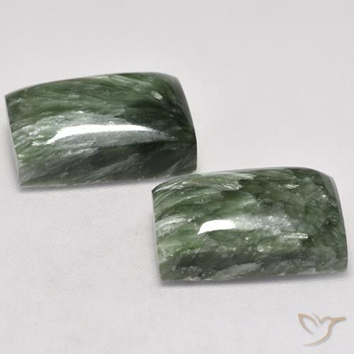 15.16克拉天然绿龙晶，狭长方形，不透明