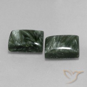 16.43克拉天然绿龙晶，狭长方形，不透明