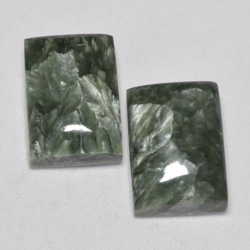 15.38天然绿色绿泥石，长方形切工，14.1×10毫米，不透明