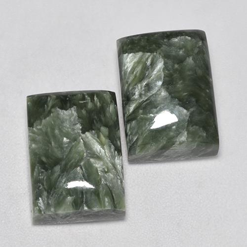15.38天然绿色绿泥石，长方形切工，14.1×10毫米，不透明