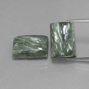 天然绿色绿泥石，长方形切工，14.1×9.8毫米，不透明