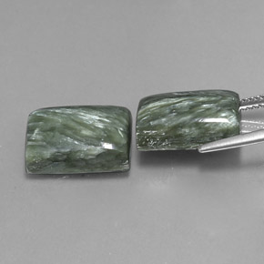 天然绿色绿泥石，长方形切工，14.1×9.8毫米，不透明