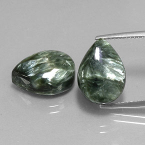 天然绿色绿泥石，梨形，14.1×10.2毫米，不透明