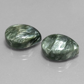 天然绿色绿泥石，梨形，14.1×10.2毫米，不透明