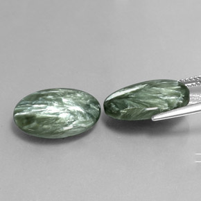 克拉天然蛇纹石，椭圆形切割，不透明