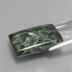 8.50克拉天然蛇纹石，狭长方形，不透明
