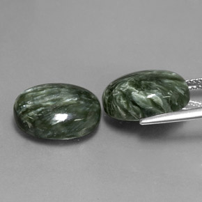 克拉天然蛇纹石，椭圆形切割，不透明