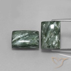 15.52克拉天然绿龙晶，狭长方形，不透明
