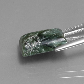 3.68克拉天然绿色绿泥石，长方形切工，11.8×8.3毫米，不透明