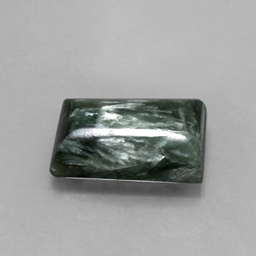 5.60克拉天然绿色绿泥石，长方形切工，13.6×9.1毫米，不透明