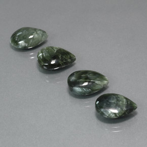 18.13天然绿色绿泥石，梨形，13.8×10毫米，不透明