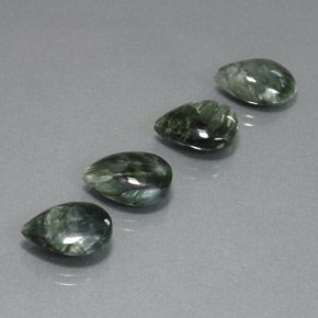 18.13天然绿色绿泥石，梨形，13.8×10毫米，不透明