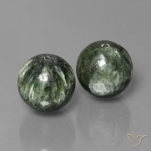 38.66克拉天然绿龙晶，球形，不透明