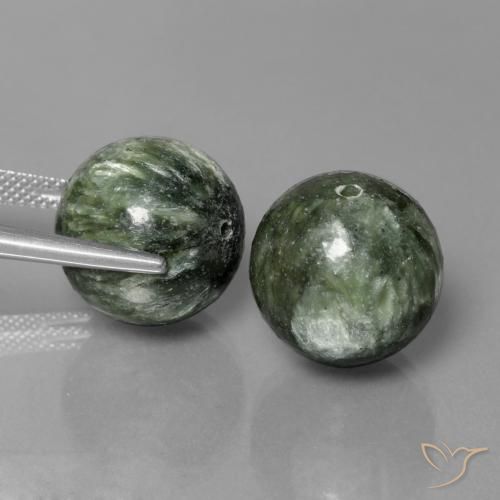 38.66克拉天然绿龙晶，球形，不透明