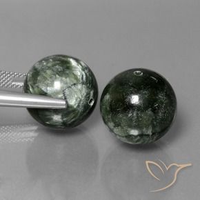 38.93克拉天然蛇纹石，球形，不透明