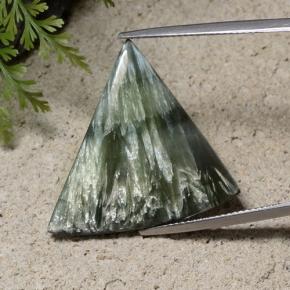 13.87克拉天然绿色绿泥石，异形，26.2×25.2毫米，不透明