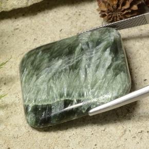 44.32克拉天然蛇纹石，垫形剪裁，不透明