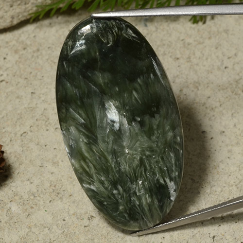 47.08克拉天然蛇纹石，椭圆形切割，不透明