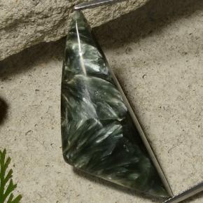 27.86克拉天然蛇纹石，异形，不透明