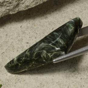 27.86克拉天然蛇纹石，异形，不透明