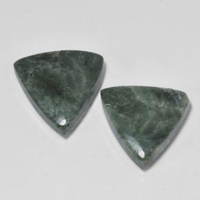 8.88天然绿色绿泥石，三角形，13.9×13.5毫米，不透明