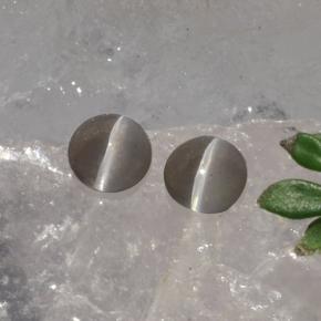 1.15克拉天然硅线石猫眼，椭圆形切割，半透明