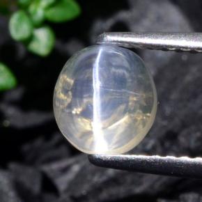 1.93克拉天然白色Sillimanite Cat's Eye，椭圆形切割，6.7×6.2毫米，透明