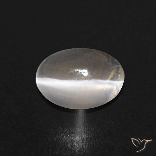 0.68ct 天然 暖白 硅线石猫眼, 椭圆形, 透明