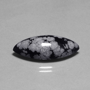 10.16克拉天然多色雪花黑曜石，马眼形，14.4×11.9毫米，不透明