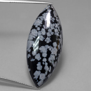 21.50克拉天然多色雪花黑曜石，马眼形，35.6×15.2毫米，不透明