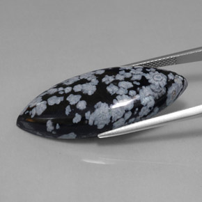 21.50克拉天然多色雪花黑曜石，马眼形，35.6×15.2毫米，不透明