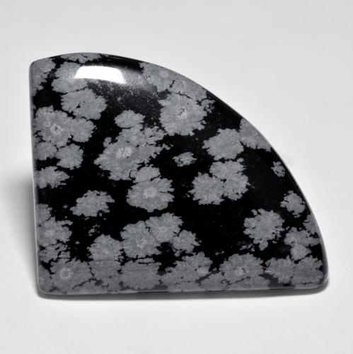 44.61克拉天然多色雪花黑曜石，异形，33.2×27.3毫米，不透明