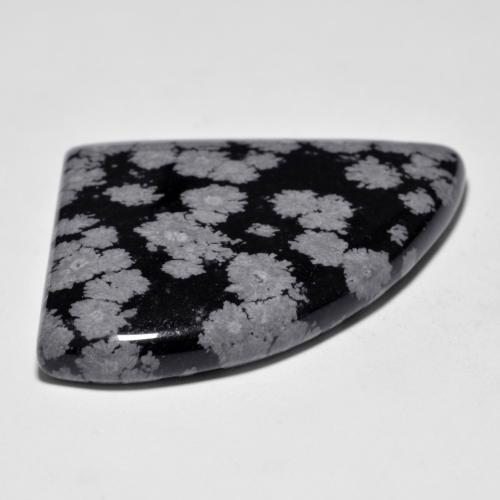 44.61克拉天然多色雪花黑曜石，异形，33.2×27.3毫米，不透明