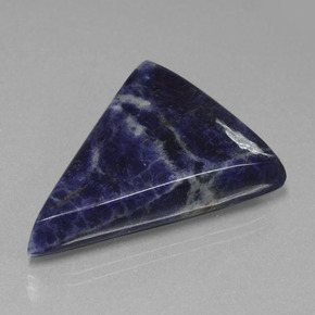 36.42克拉天然方钠石，三角形，31.8×25.2毫米，不透明