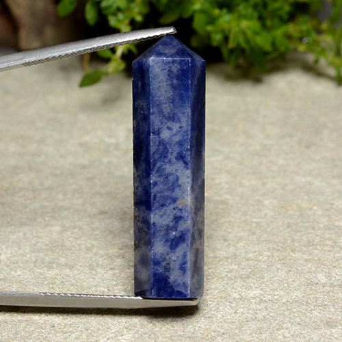 21.92克拉天然方钠石，异形，不透明