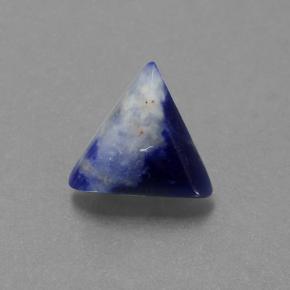 1.65克拉天然方钠石，三角形，9.9×9.8毫米，不透明