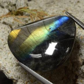 19.11克拉天然多色光谱拉长石，异形，25.7×20.5毫米，不透明