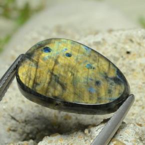 7.78克拉天然光谱石，异形，不透明