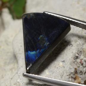 7.77克拉天然多色光谱拉长石，三角形，19.7×14.5毫米，不透明