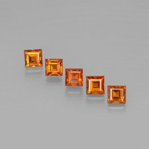 天然橙色锰铝榴石，方形，4×3.9毫米，VS