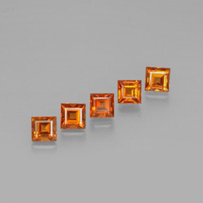 天然橙色锰铝榴石，方形，4×3.9毫米，VS