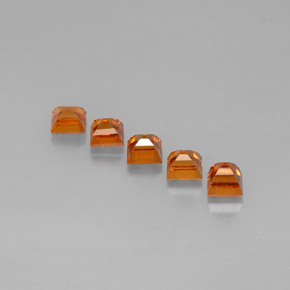 天然橙色锰铝榴石，方形，4×3.9毫米，VS