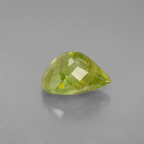2.47克拉天然绿色榍石，梨形，9.3×7.2毫米，SI