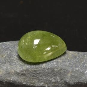 6.90克拉天然绿色榍石，梨形，12.5×9.5毫米，半透明