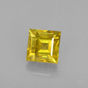 0.64克拉天然黄金色榍石，方形，4.4×4.4毫米，VS-SI