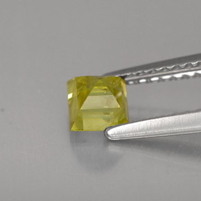 0.56克拉天然黄金色榍石，方形，4.1×4.1毫米，VS-SI