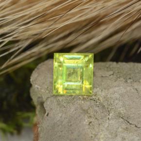 0.57克拉天然绿色榍石，方形，4.5×4.3毫米，VS-SI