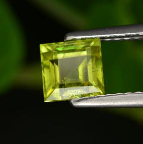 0.99克拉天然绿色榍石，方形，5.4×5.4毫米，VS-SI